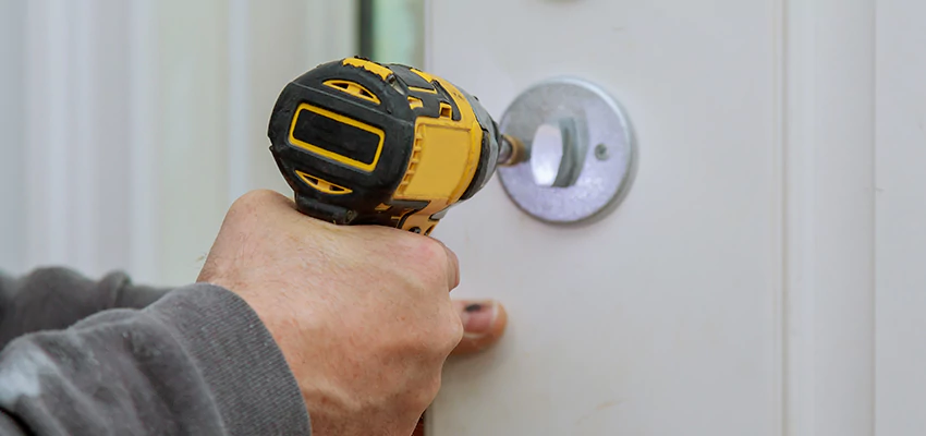 Street Locksmith For Smart Lock Repair in West Palm Beach, FL