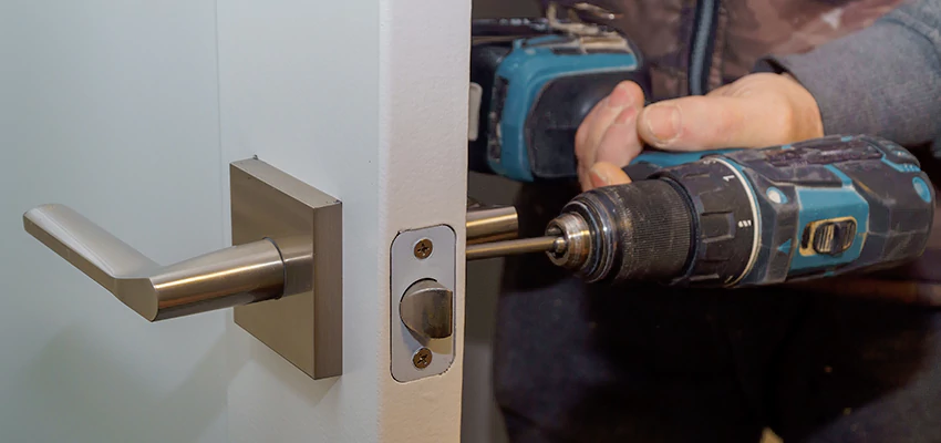 Broken Door Handle Lock Repair in West Palm Beach, Florida